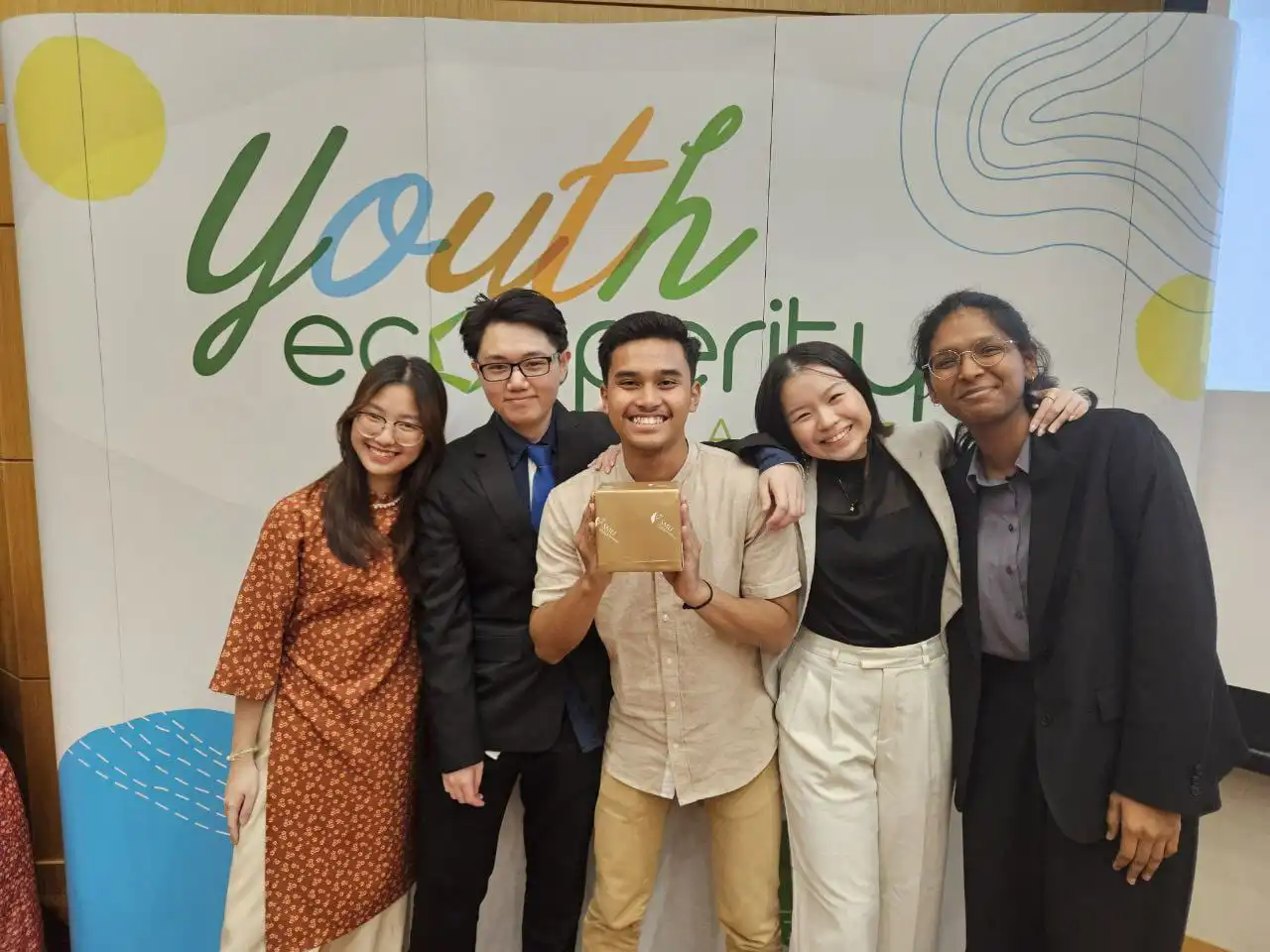 Randy Fajri Rahman dan tim meraih 3rd Place Winner pada Youth Ecosperity Dialogue 2023