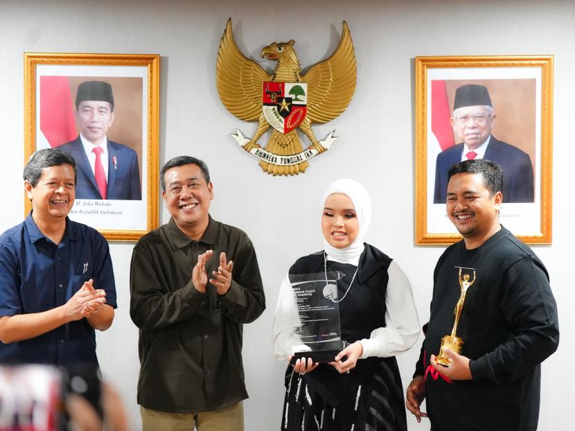 Putri ariani mendapatkan penghargaan khusus world intellectual property organization